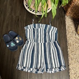 Adorable high waisted romper L worn 2x